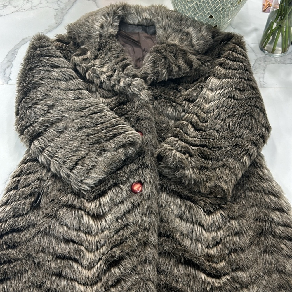 Versailles by Hillmoor Faux Fur Grey Fox. Size M/L - Picture 9 of 12